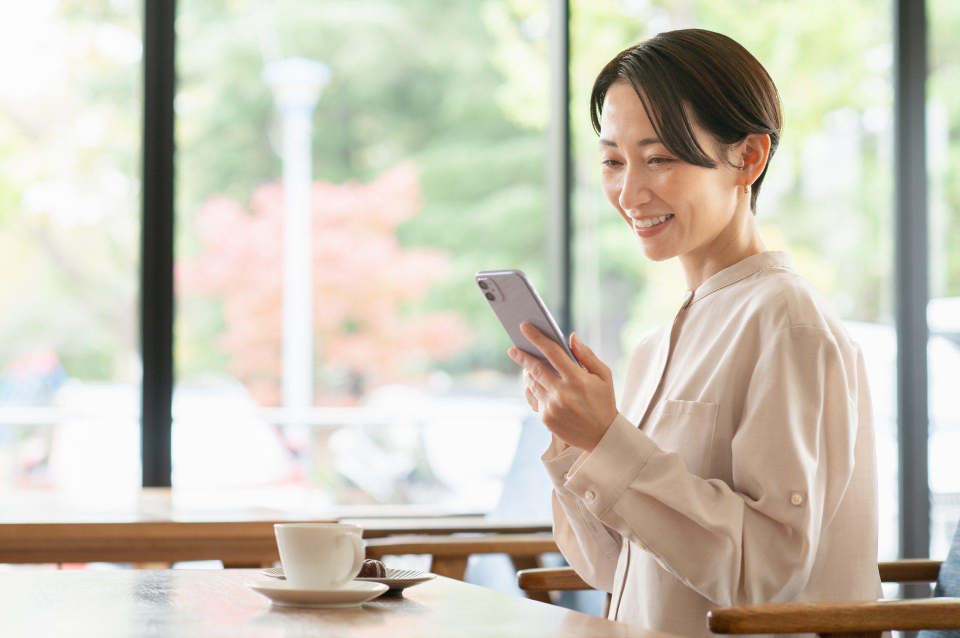 40代からの介護職転職を成功させる！メリット、デメリット、転職活動の流れなどを紹介